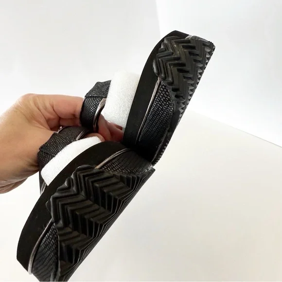 NWT Volatile Black Neville Platform Flip Flops, Size 11 - Picture 9 of 9